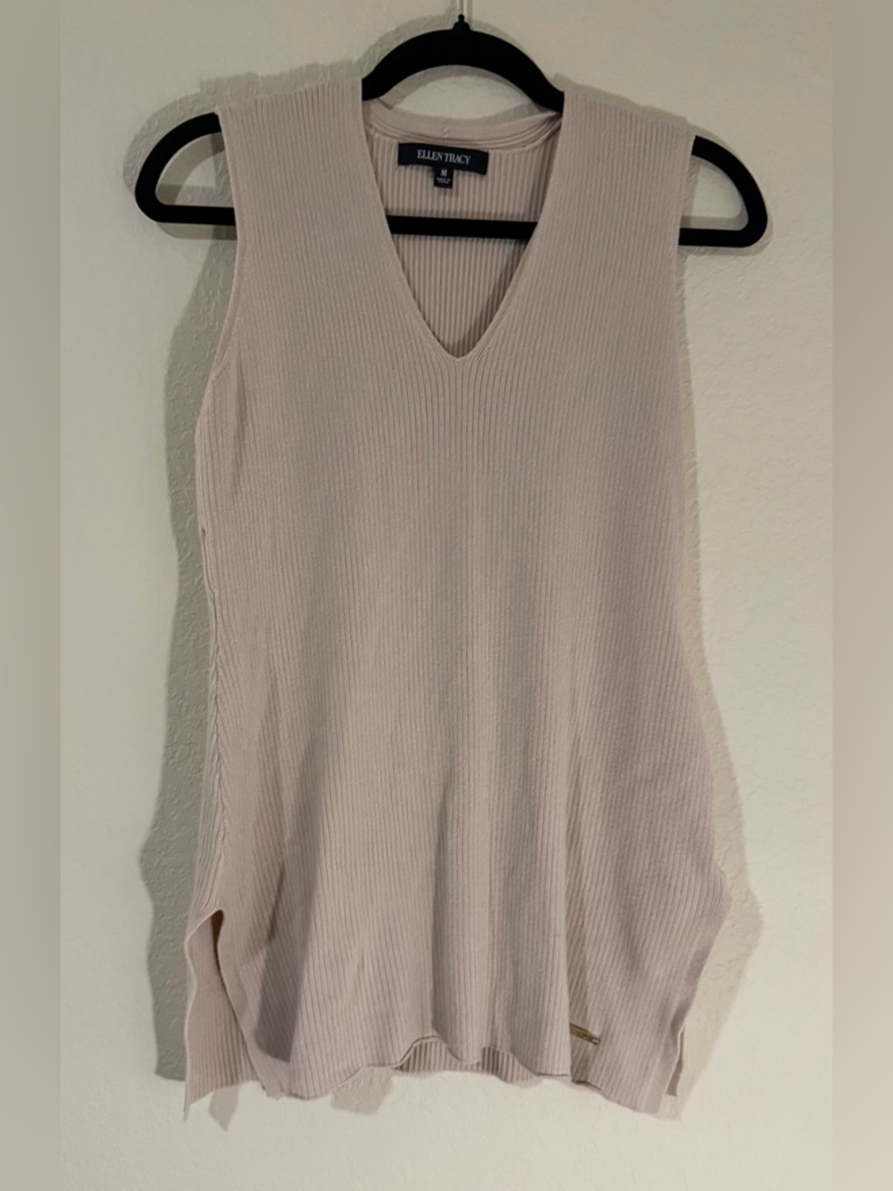 Ellen Tracy Pale Blush Ribbed V-Neck Sleeveless Tank